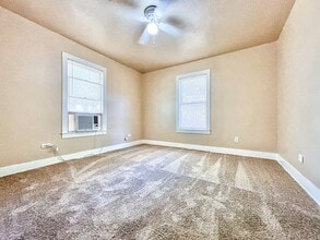 162 W Faust St in New Braunfels, TX - Building Photo - Building Photo