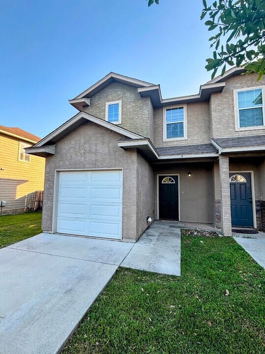 16807 Dancing Ava in Selma, TX - Building Photo