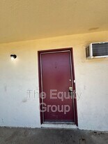 352 S Blackstone St in Tulare, CA - Building Photo