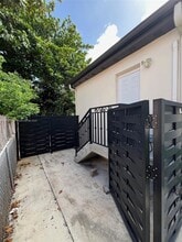 7935 SW 17th Terrace in Miami, FL - Building Photo - Building Photo