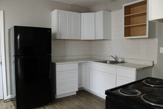 42 Summer St in Bristol, CT - Foto de edificio - Building Photo