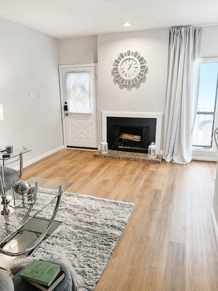 5620 Live Oak St, Unit 201A in Dallas, TX - Foto de edificio - Building Photo