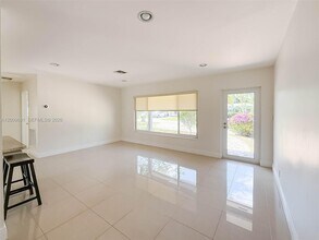 321 NE 29th St in Boca Raton, FL - Building Photo - Building Photo