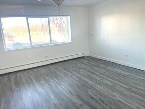 9245 Irving Park Rd in Schiller Park, IL - Building Photo - Building Photo