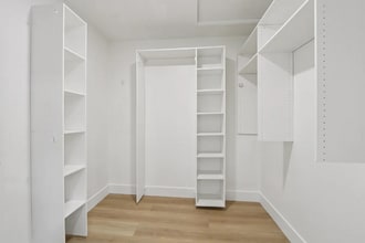 10007 Debra Ave in Los Angeles, CA - Foto de edificio - Building Photo