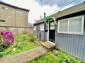 2357 N 62nd St, Unit 2357 in Seattle, WA - Building Photo