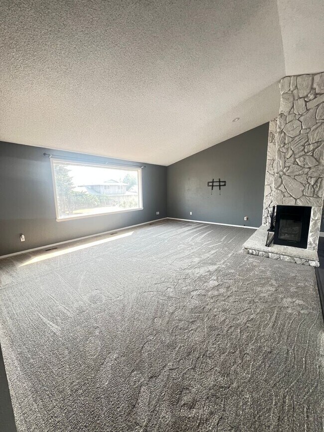 812 Edgewater Ln in Moses Lake, WA - Building Photo - Building Photo