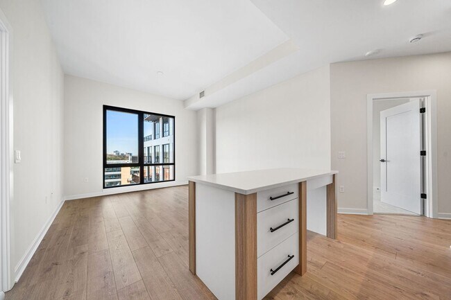 255 W Falls Station Blvd in Falls Church, VA - Foto de edificio - Building Photo