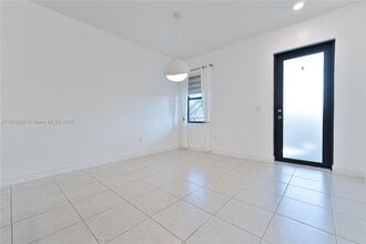 8045 NW 104th Ave in Doral, FL - Building Photo - Building Photo