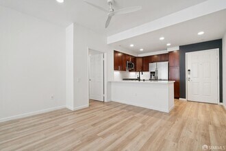 200 Caldecott Ln in Oakland, CA - Building Photo - Building Photo