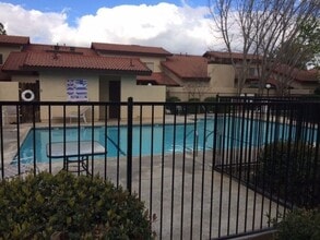 6700 Nottingham Ln in Bakersfield, CA - Building Photo - Building Photo