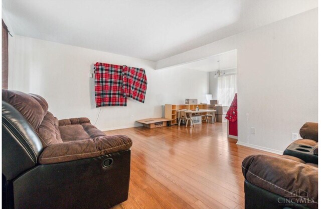 3167 Westbrook Dr in Cincinnati, OH - Foto de edificio - Building Photo