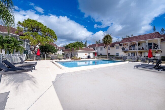 708 SE 2nd Ave in Deerfield Beach, FL - Building Photo - Building Photo