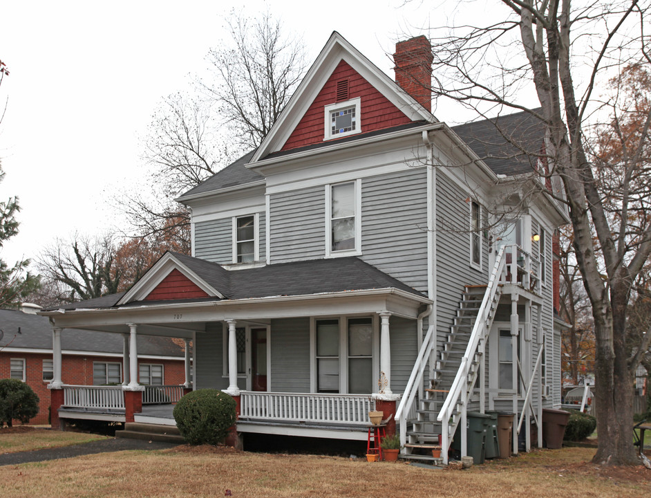 707 Summit Ave in Greensboro, NC - Building Photo