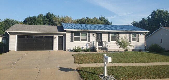 2035 Ridgeway Rd in Monroe, WI - Building Photo - Building Photo