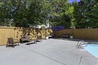 Casablanca Apartment Homes in Everett, WA - Foto de edificio - Building Photo
