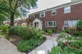 158 Manor Dr in Red Bank, NJ - Building Photo - Building Photo
