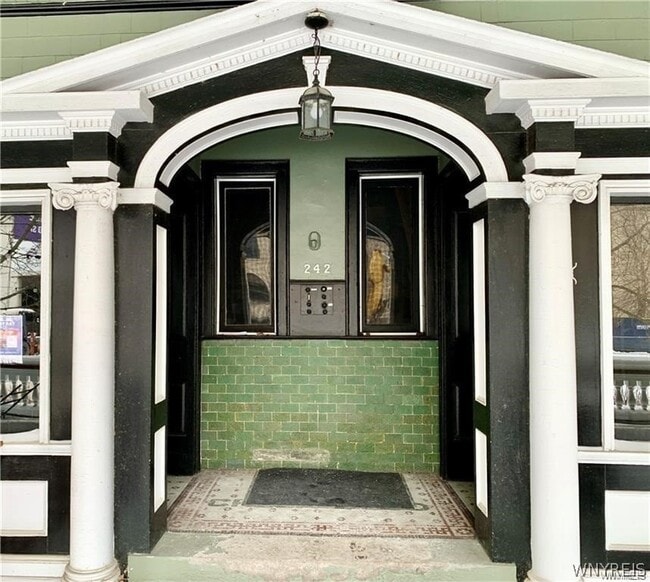 242 Bryant St in Buffalo, NY - Building Photo - Building Photo