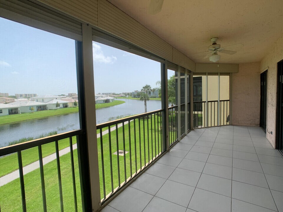 7370 S Oriole Blvd-Unit -306 in Delray Beach, FL - Building Photo