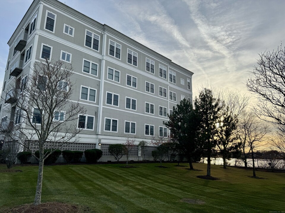 200 Harbour Close in New Haven, CT - Building Photo