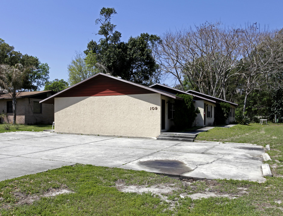 107 S Lone Oak Dr in Leesburg, FL - Building Photo