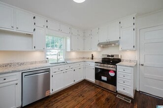 260 Vine St in Montevallo, AL - Foto de edificio - Building Photo