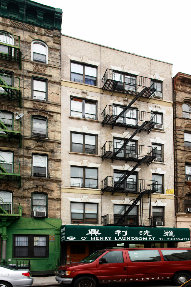37 Henry St in New York, NY - Foto de edificio - Building Photo