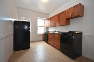 7 Mount Hood Rd, Unit 6 in Boston, MA - Building Photo