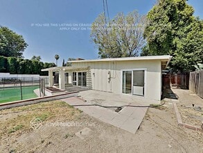 7758 Jamieson Ave in Los Angeles, CA - Foto de edificio - Building Photo