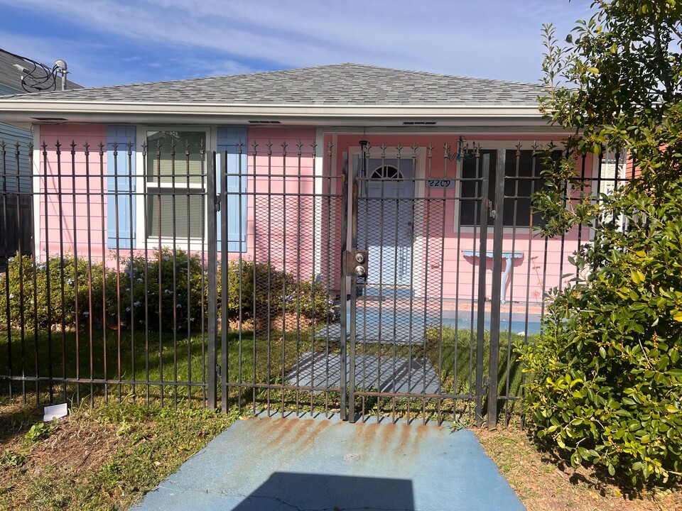 2209 Saint Ann St in New Orleans, LA - Foto de edificio