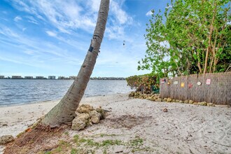 1516 S Lakeside Dr in Lake Worth Beach, FL - Building Photo - Building Photo