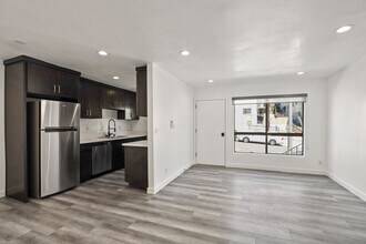 900 W College St, Unit 1A in Los Angeles, CA - Building Photo - Building Photo