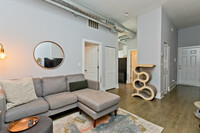 1100 W 18th St, Unit 2R in Chicago, IL - Building Photo - Building Photo