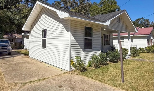 1320 N 5th Ave in Laurel, MS - Building Photo - Building Photo