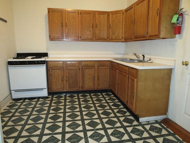 606 W Elm St in Urbana, IL - Building Photo - Building Photo