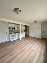 37 Groton School Rd in Ayer, MA - Building Photo