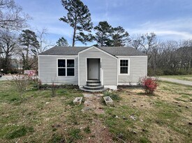 1100 Tunnel Blvd in Chattanooga, TN - Building Photo