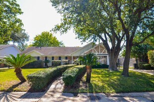7923 Burgoyne Rd in Houston, TX - Building Photo