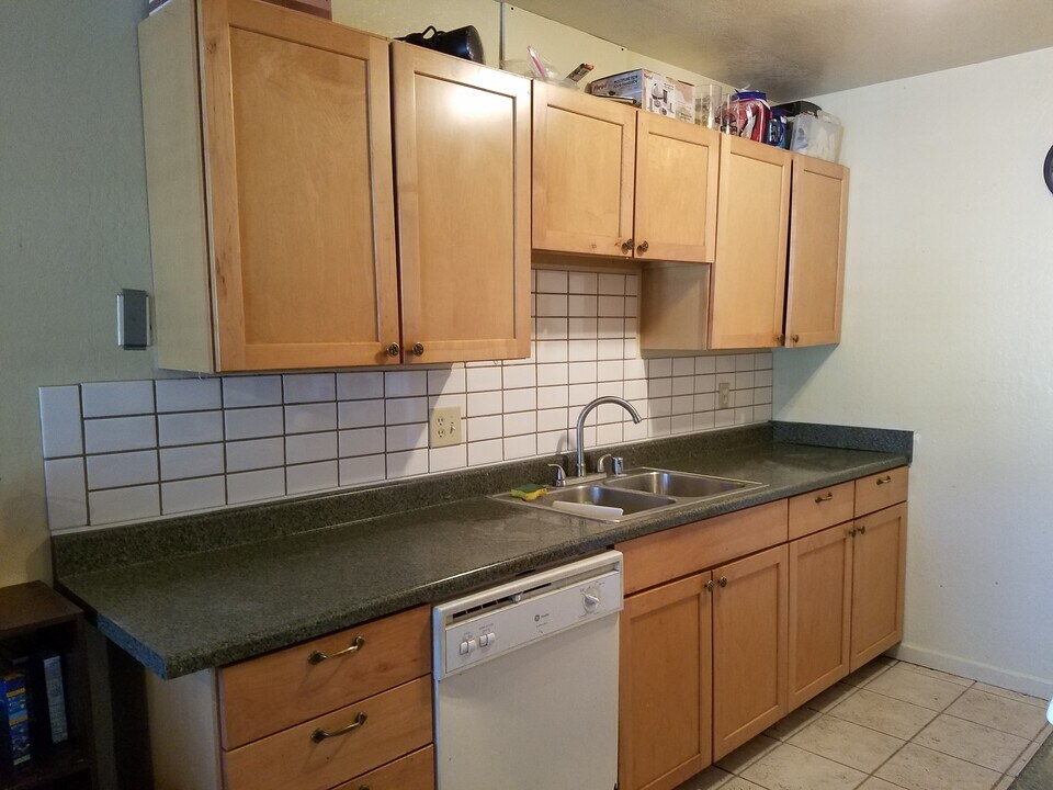 7425 Tiara Way, Unit Unit B in Citrus Heights, CA - Building Photo