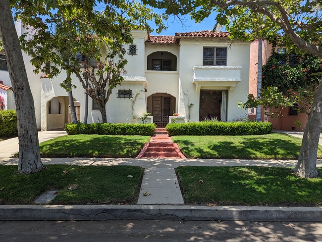 1141 S Hayworth Ave in Los Angeles, CA - Building Photo - Building Photo