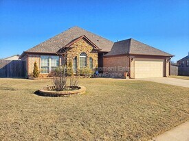 329 Madison Pl Dr in Moore, OK - Building Photo