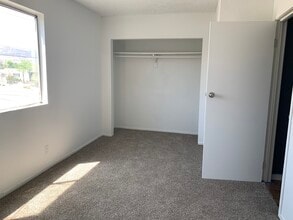 200 Bruce Way, Unit 3 in Henderson, NV - Building Photo - Building Photo