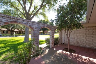 1220 Martin Ave in McAllen, TX - Foto de edificio - Building Photo