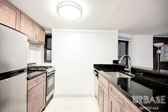 35 Grove St in New York, NY - Building Photo - Building Photo
