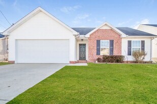 1318 Eastwoods Dr in Murfreesboro, TN - Building Photo