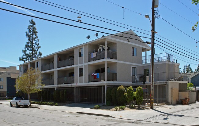 Pine Street Apartments in Santa Ana, CA - Building Photo - Building Photo