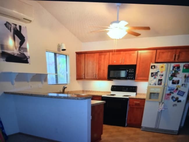 591 Kumulani Dr in Kihei, HI - Building Photo - Building Photo