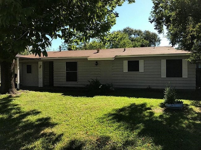 10206 Buena Park Dr in Houston, TX - Foto de edificio - Building Photo