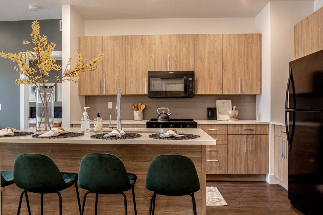 Strata Apartments in Logan, UT - Foto de edificio