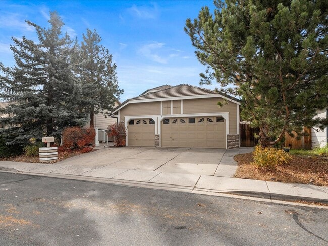 6165 Greenbrook Dr in Reno, NV - Building Photo - Building Photo